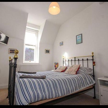 Light And Airy Central Lyme Regis Appartment With Parking Екстериор снимка