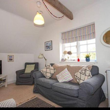 Light And Airy Central Lyme Regis Appartment With Parking Екстериор снимка