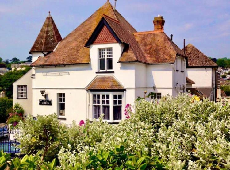Light And Airy Central Lyme Regis Appartment With Parking Екстериор снимка