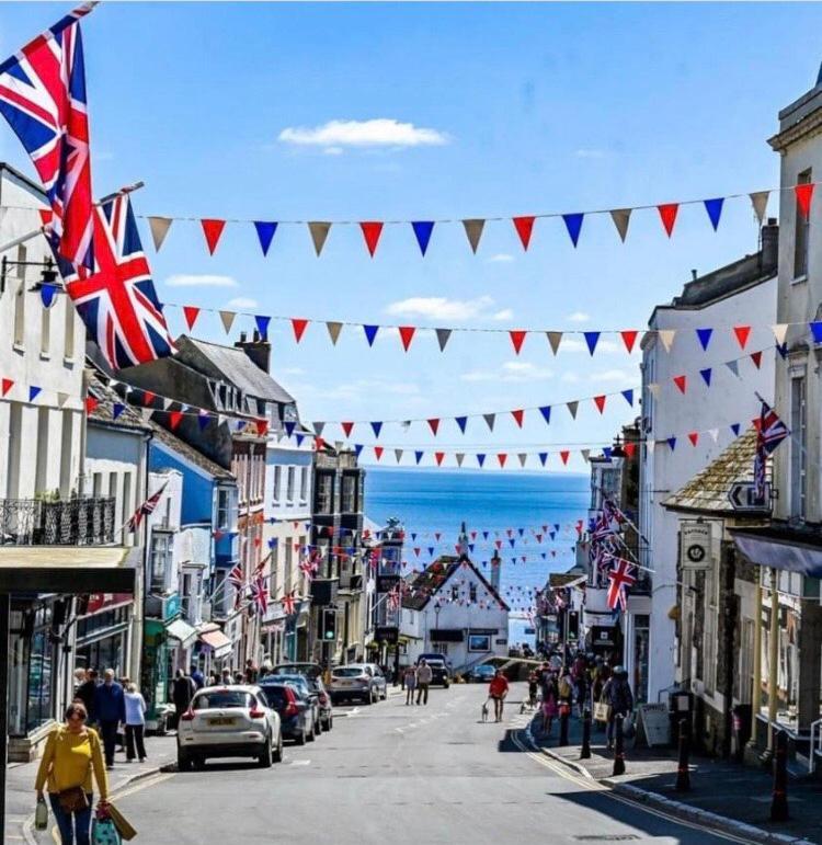Light And Airy Central Lyme Regis Appartment With Parking Екстериор снимка