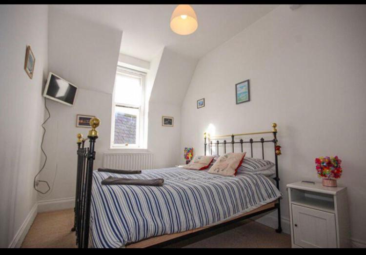 Light And Airy Central Lyme Regis Appartment With Parking Екстериор снимка