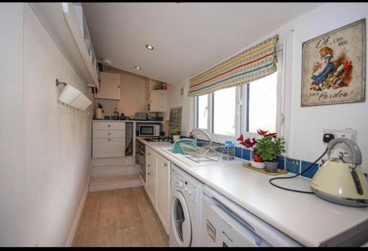 Light And Airy Central Lyme Regis Appartment With Parking Екстериор снимка